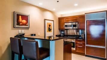 Full-sized fridge, microwave, stovetop, cookware/dishes/utensils