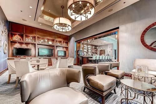 11 bars/lounges