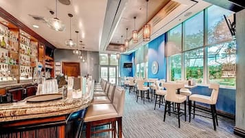 11 bars/lounges