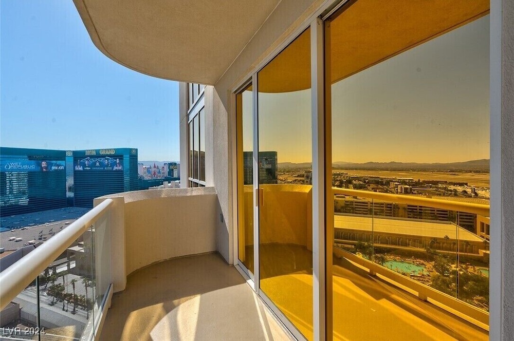 The Signature at MGM Grand by null