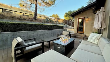 Rumah, Beberapa Tempat Tidur, patio, pemandangan kebun (Filbert Reserve) | Teras/patio