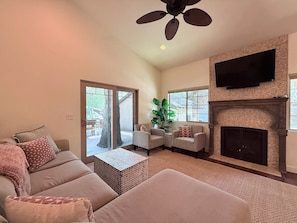 House, Multiple Beds, Patio, Garden View (Filbert Reserve) | Living area | 40-inch TV with digital channels