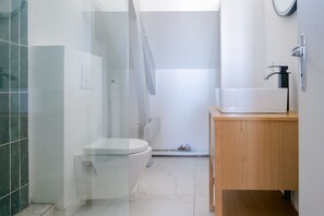 Douche, serviettes fournies