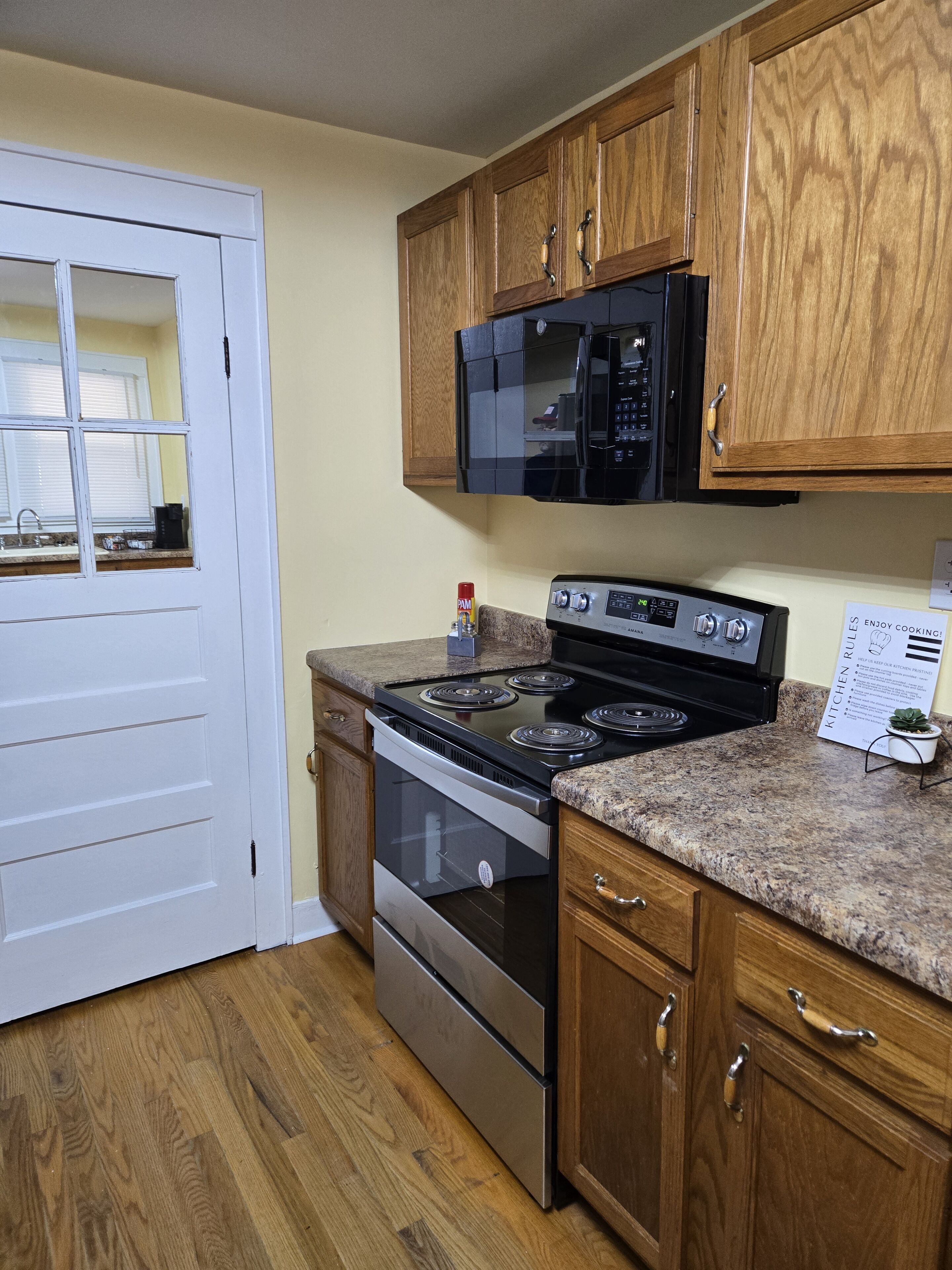 冰箱、微波炉、烤箱、炉灶