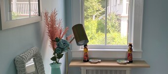 Great 2br Old Greenwich hotel alternative close to train and beach