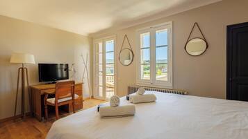 4 chambres, fer et planche à repasser, Wi-Fi, draps fournis