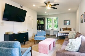 3 bedrooms, desk, iron/ironing board, free WiFi - Red Brick Row by StayLage (St Louis)