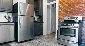 Fridge, microwave, oven, stovetop - Red Brick Row by StayLage (St Louis)