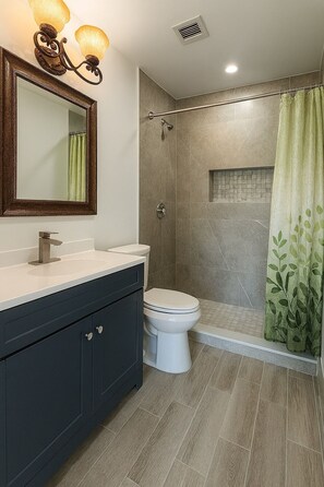 Shower, hair dryer, towels, soap - Charming 3-bedroom house with community pool 55+ (Tamarac)