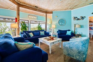 Smart TV, fireplace, video games, books - Ozello Waterfront Paradise (Crystal River)