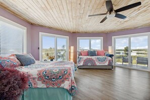 4 bedrooms, desk, iron/ironing board, free WiFi