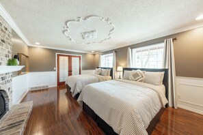 6 bedrooms, iron/ironing board, WiFi, bed sheets