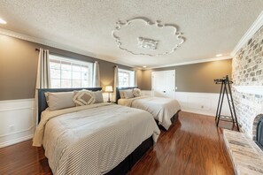 6 bedrooms, iron/ironing board, WiFi, bed sheets