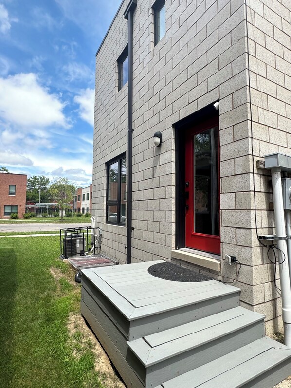 Exterior detail - Modern spacious 313 Dwelling! 3 bedroom - 3 levels (Detroit)