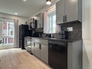 Paper towels - Modern spacious 313 Dwelling! 3 bedroom - 3 levels (Detroit)