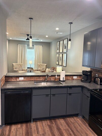 Aggieland Getaway: 2BR/2.5BA Condo Minutes From Iconic Kyle Field & TAMU Campus!