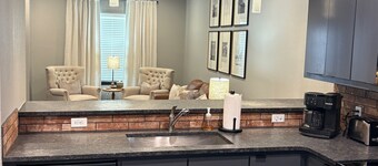 Aggieland Getaway: 2BR/2.5BA Condo Minutes From Iconic Kyle Field & TAMU Campus!