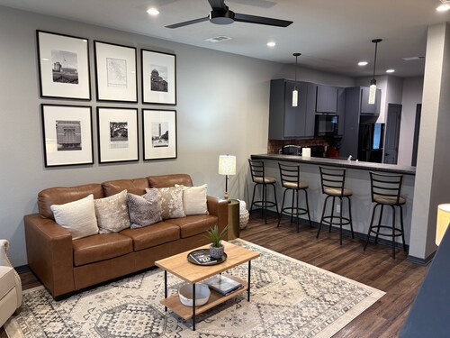 Aggieland Getaway: 2BR/2.5BA Condo Minutes From Iconic Kyle Field & TAMU Campus!