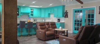 5BR/3BA Home – 2 Blocks from the Beach, Wheelchair Accessible