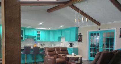 5BR/3BA Home – 2 Blocks from the Beach, Wheelchair Accessible