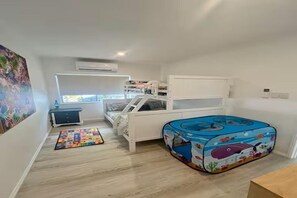 2 habitaciones, tabla de planchar con plancha y acceso a internet
