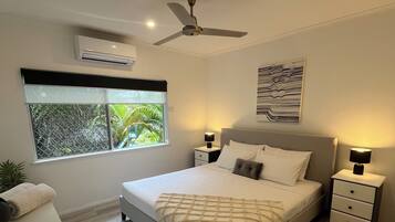 2 bedrooms, iron/ironing board, WiFi (free), bed sheets