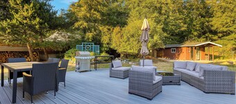 Lodge Trails, Hot Tub, Walk to Cornet Bay