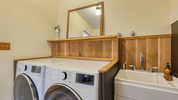 Lodge Trails, Hot Tub, Walk To Cornet Bay - San Juan Islands, WA