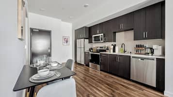 Réfrigérateur, micro-ondes, four, lave-vaisselle