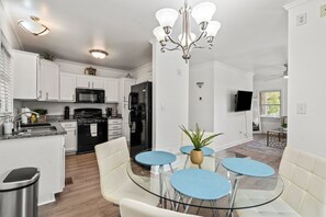 Micro-ondes, four, plaque de cuisson, lave-vaisselle