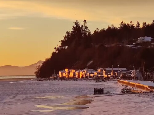 Panoramic Views - Maple Beach Waterfront Apartment