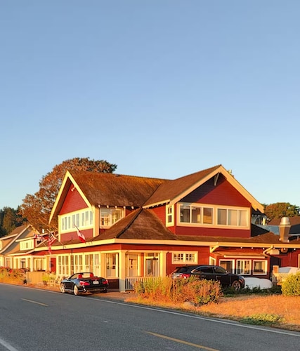 Panoramic Views - Maple Beach Waterfront Apartment