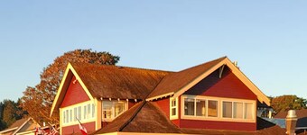 Panoramic Views - Maple Beach Waterfront Apartment