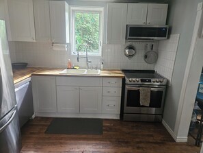 Frigorífic, microones, forn i placa de cuina