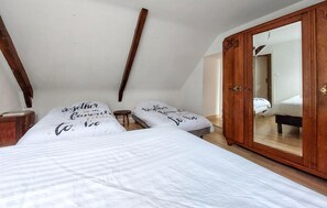 5 Schlafzimmer, Reisekinderbett