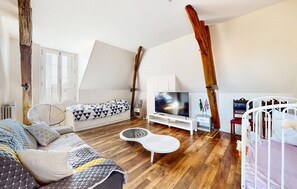 5 bedrooms, iron/ironing board, travel crib, free WiFi