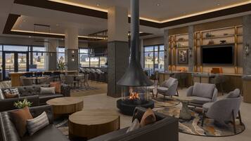 Breakfast, lunch, dinner served; American cuisine