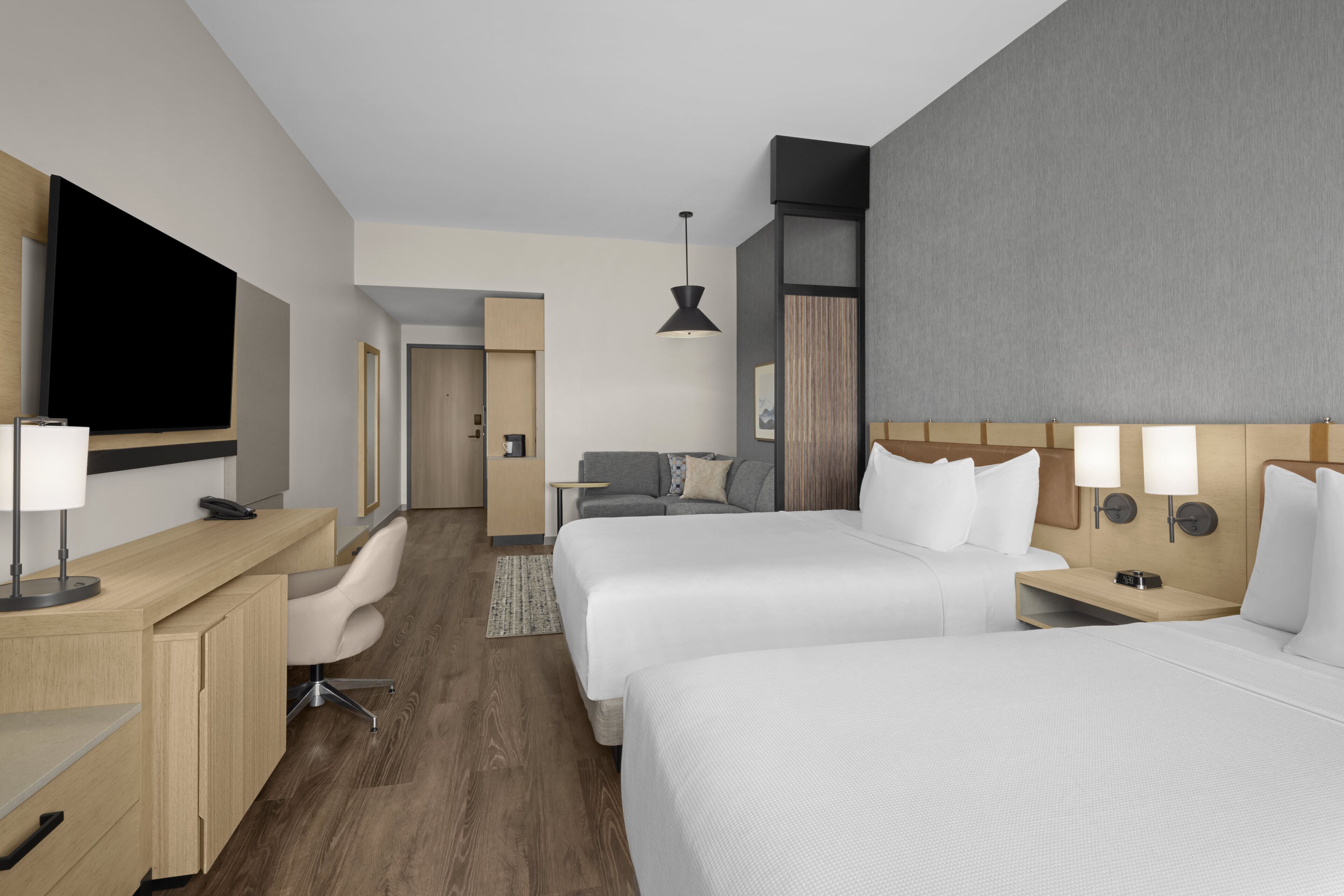 Habitación, vista a la montaña (2 Queen Beds with Sofa Bed) | Ropa de cama de alta calidad y edredón 