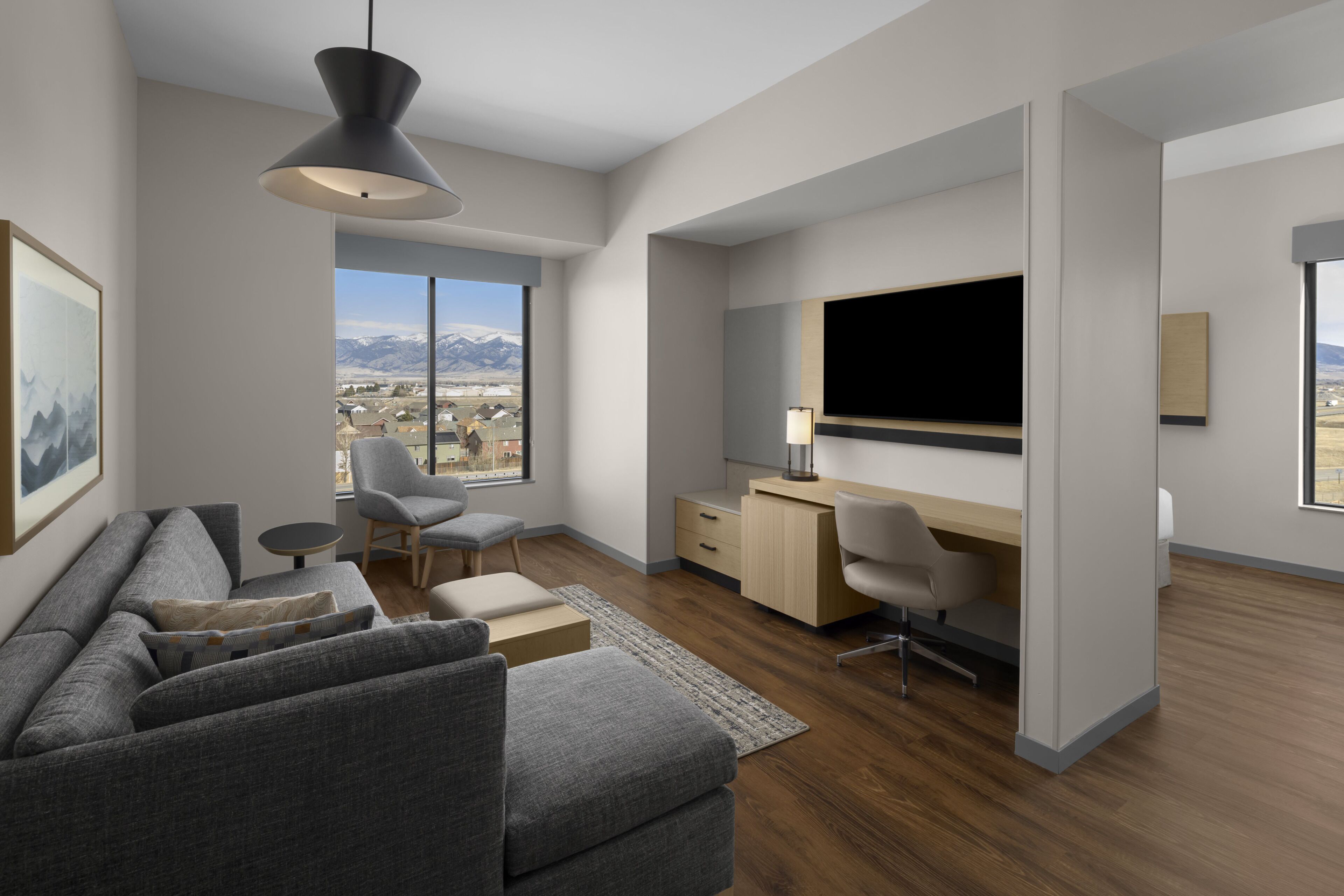 Deluxe Room, 1 King Bed with Sofa bed, Roll-in Shower, Mountain View