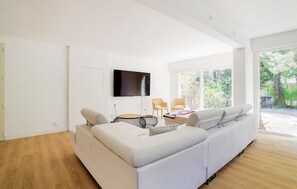 Fernseher, Tischtennisplatte