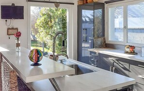 Fridge, microwave, oven, dishwasher - Maison proche Alpilles (Arles)