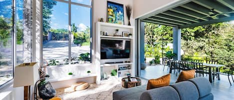 Smart TV, video games