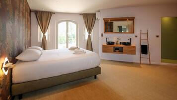 12 habitaciones, tabla de planchar con plancha y cuna de viaje