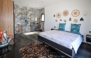 4 bedrooms, iron/ironing board, travel cot, free WiFi