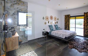 4 chambres, fer et planche à repasser, lit parapluie, Wi-Fi gratuit