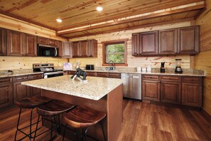 Fridge, microwave, oven, stovetop - Year-Round Swims, Scenic Soaks, Movie Nights & Easy Access to Attractions - The Inn at Bethlehem Way (Sevierville)