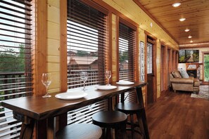 Dining - Year-Round Swims, Scenic Soaks, Movie Nights & Easy Access to Attractions - The Inn at Bethlehem Way (Sevierville)