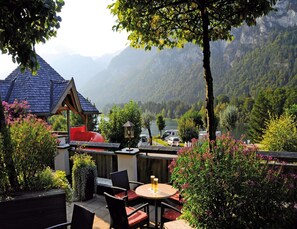 Mobile Home | Outdoor dining