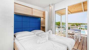 Mobile Home | 2 bedrooms, individually furnished