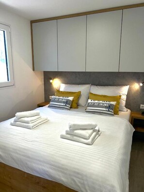 Mobile Home | 2 bedrooms, individually furnished, iron/ironing board, bed sheets - Mobile Home in Drage With Garden (Pakostane)